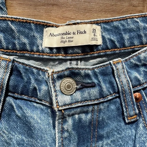 Abercrombie & Fitch High Rise Loose Jean - Picture 7 of 10